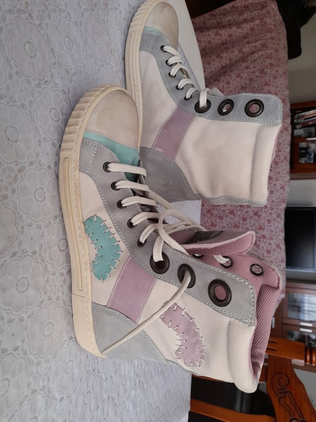 Zapatillas altas , cómodas y monisimas y monisimas