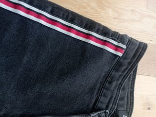 Pantalón vaquero ajustado mujer