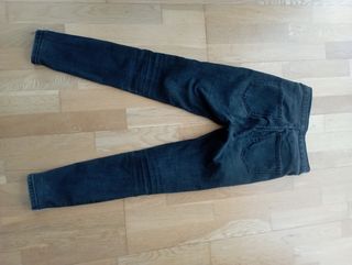 Pantalón vaquero ajustado mujer