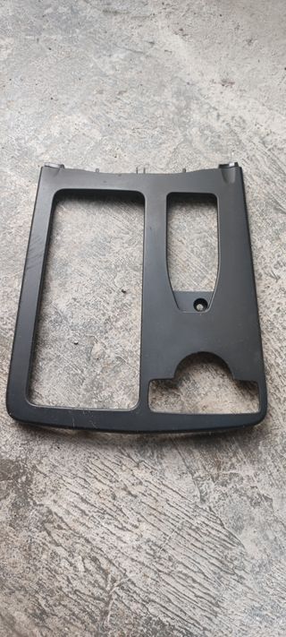 Embellecedor Consola central W204