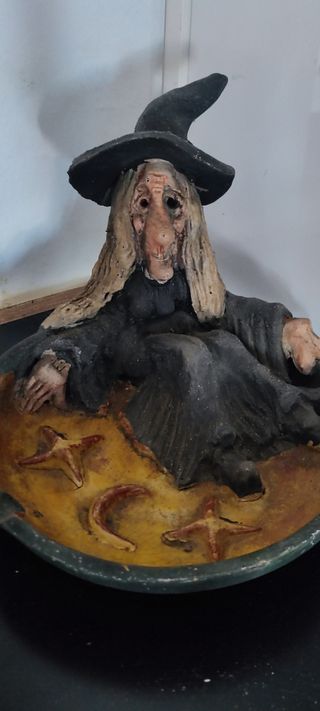 Bruja para poner objetos decorativas/colección