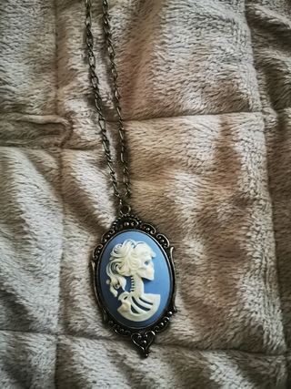 Collana dark azzurra