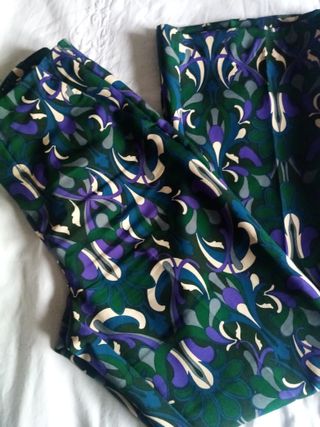 Pantalón verde estampado, muy original
