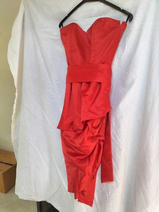 Vestido palabra de honor  
rojo
