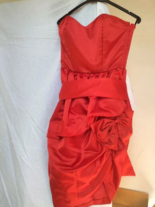Vestido palabra de honor  
rojo
