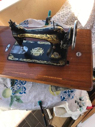 Maquina de coser antigua