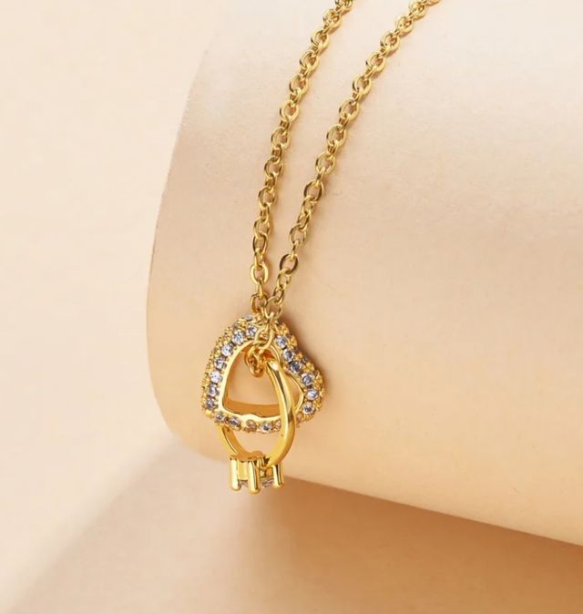 Colgantes con cadena.