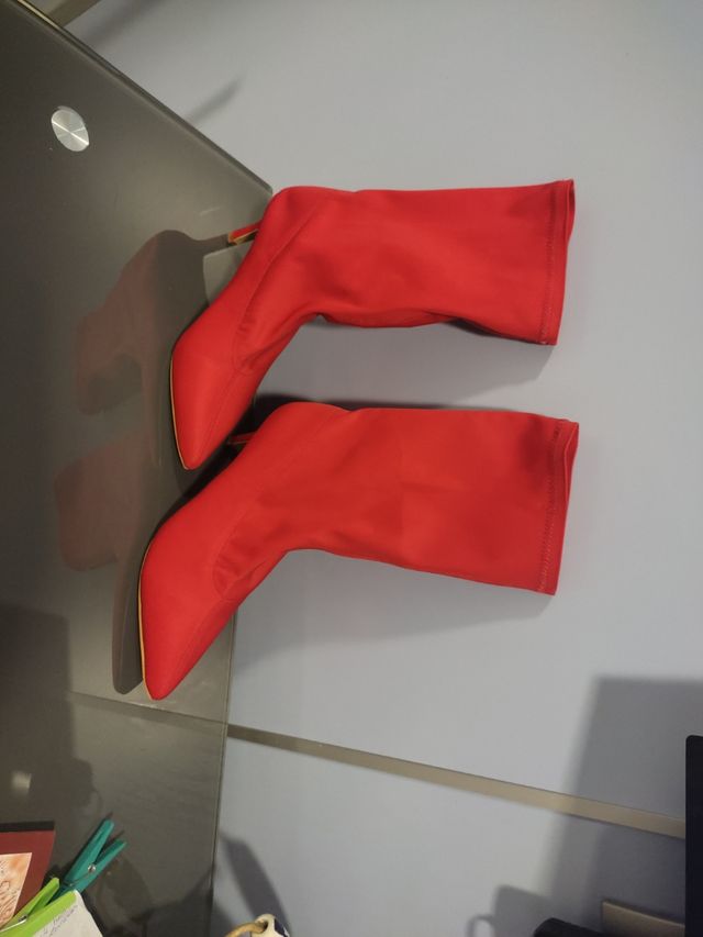 Botín. Tipo raso.. rojos