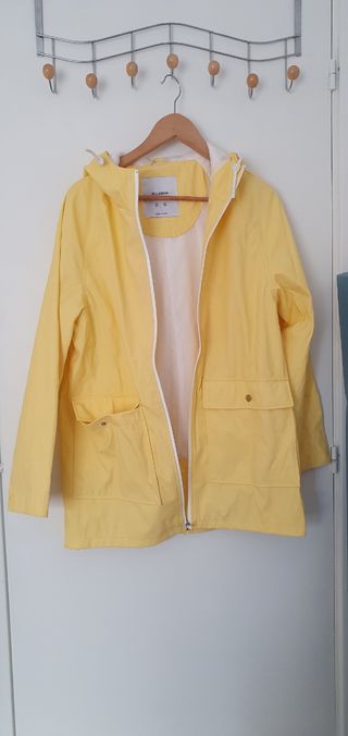 Chubasquero amarillo