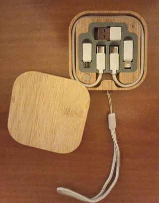 Kit ricarica cellulare con 6 tipi di attacco