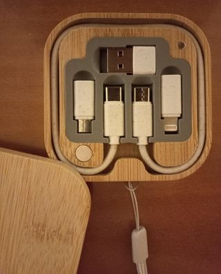 Kit ricarica cellulare con 6 tipi di attacco