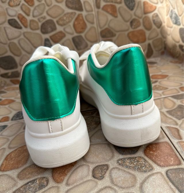 Zapatillas blancas y verdes