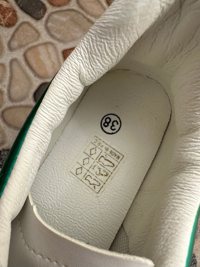 Zapatillas blancas y verdes