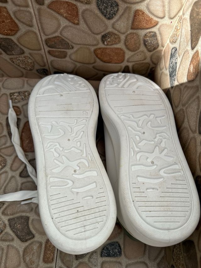 Zapatillas blancas y verdes