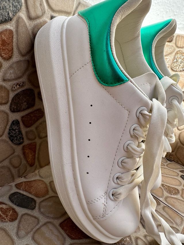 Zapatillas blancas y verdes