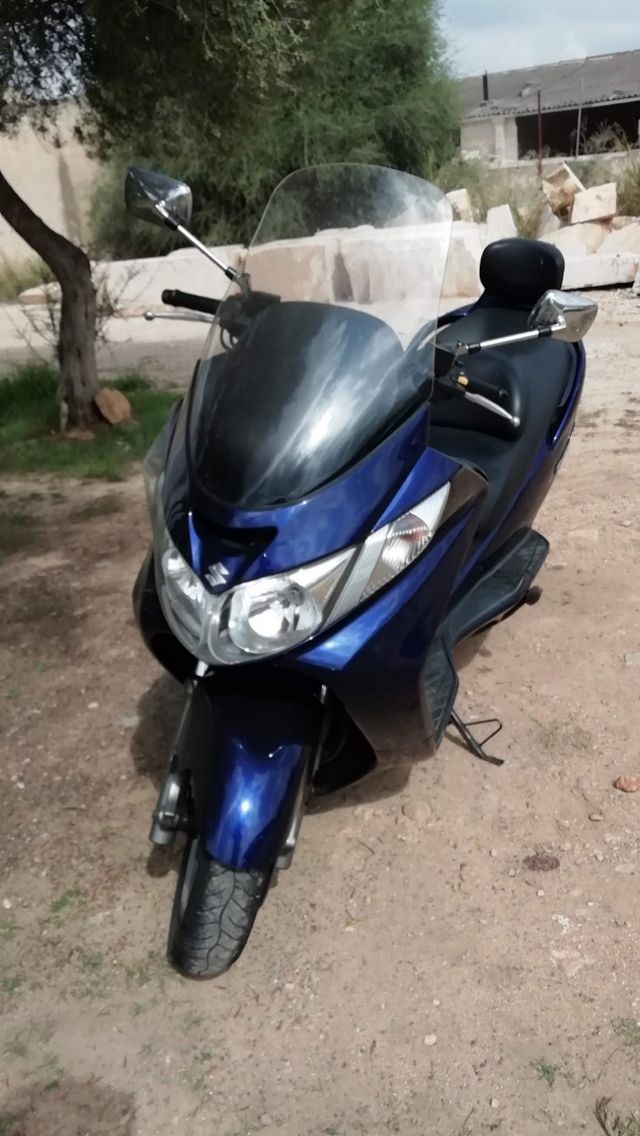 Suzuki Burgman 250 averiada