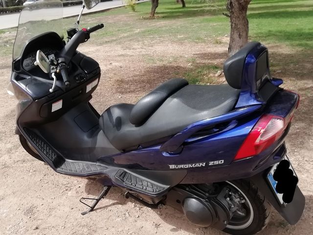 Suzuki Burgman 250 averiada