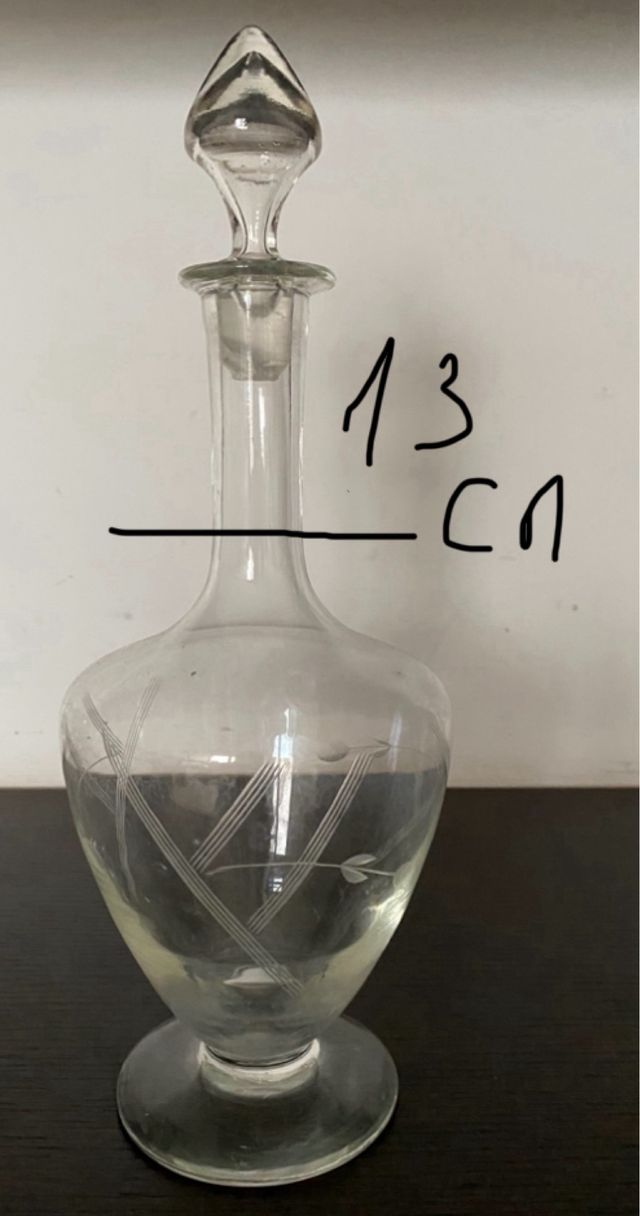 Bottiglia in cristallo con decoro floreale