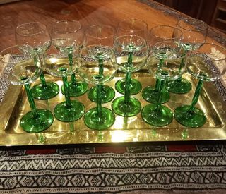 12 bicchieri da vino stelo verde.