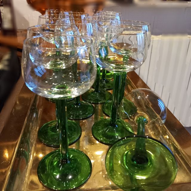 12 bicchieri da vino stelo verde.