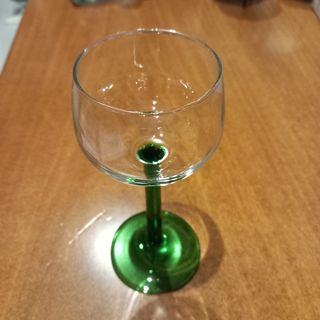 12 bicchieri da vino stelo verde.