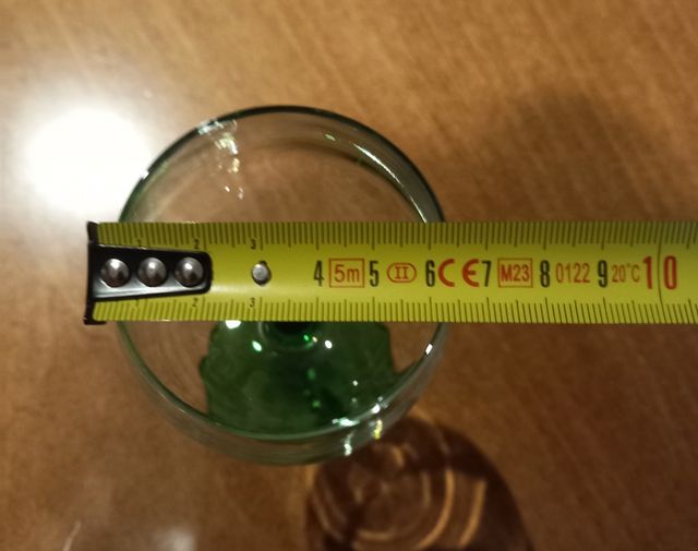 12 bicchieri da vino stelo verde.