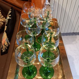 12 bicchieri da vino stelo verde.