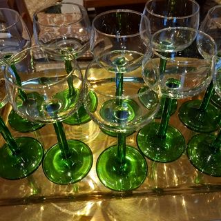 12 bicchieri da vino stelo verde.