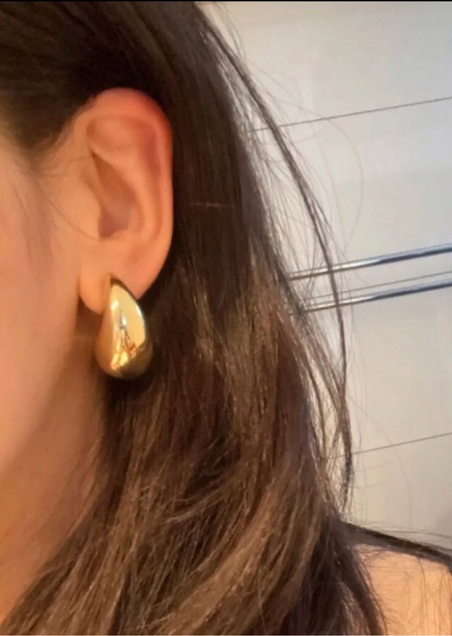 Pendiente gota dorado