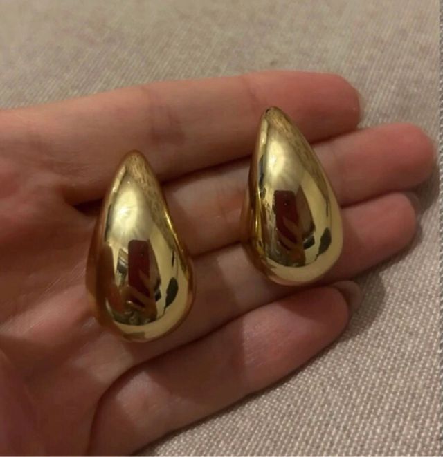 Pendiente gota dorado