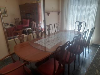 Se vende salon comedor con aparador