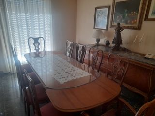 Se vende salon comedor con aparador
