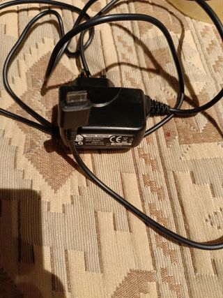 Cargador móvil antiguo LG