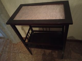 Teléfono, cuadro y cosas antiguas