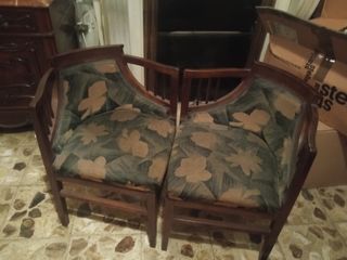 Teléfono, cuadro y cosas antiguas