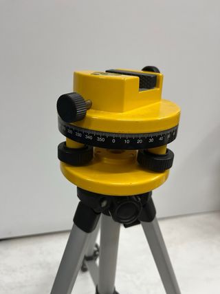 Nivel laser con tripode