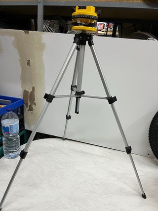 Nivel laser con tripode