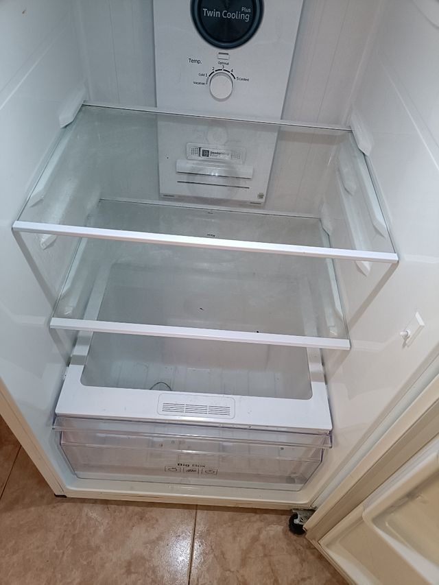 Interior nevera Samsung