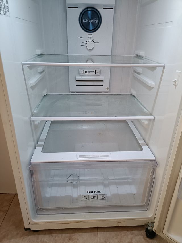 Interior nevera Samsung
