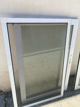 2 Hojas de ventanas con mosquitero