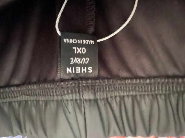 Falda negra tipo cuero