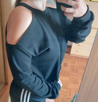 Felpa crop spalle scoperte