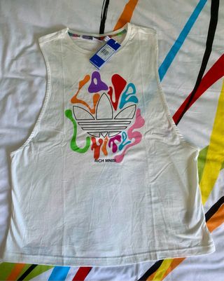 Camiseta entrenamiento Pride Adidas.