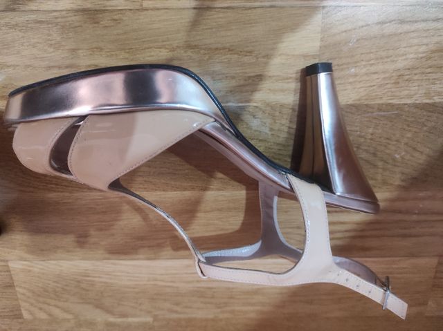 Sandalias piel beige