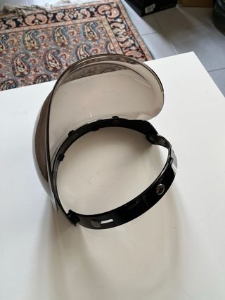 Visiera con bottoni casco