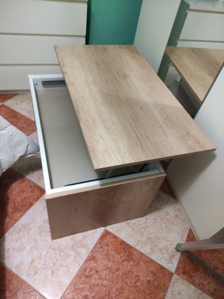 Mesa elevable blanca y cambrian