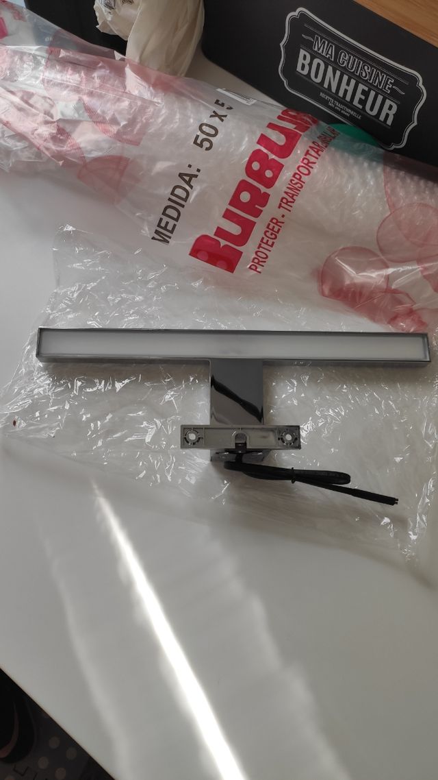 Aplique para espejo de cuarto de baño.