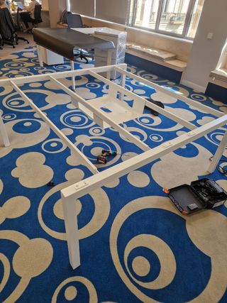 Mesa de oficina de 1'60x1'66 en blanco