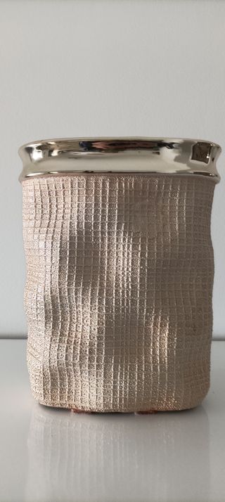 Jarrón dorado