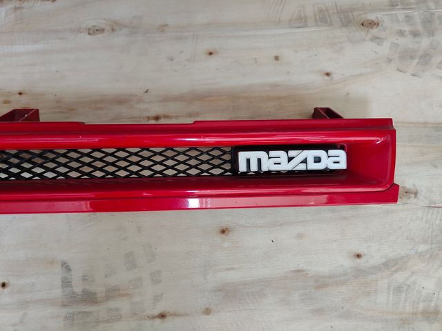 Rejilla Mazda 323